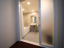 ユニバーサルツインルーム バスルーム入口