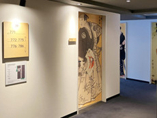 ​7階のエレベータ扉および客室扉部分に歌舞伎の役者絵をあしらいました（772号室 東州斎写楽「山科四郎十郎」）