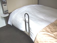 ベッド用簡易手すり（無料）数に限りがございますので、ご希望のお客様はご予約時にお問い合わせください。（ホテル代表：011-251-3211）