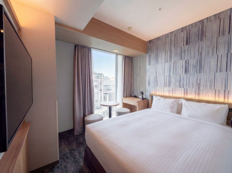 Standard Floor: Example of a Double Room / 15 square meters