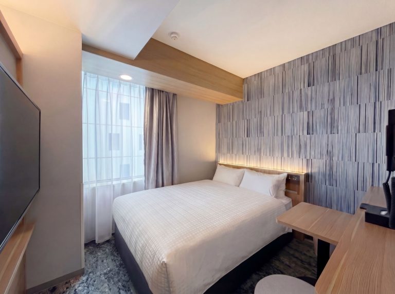 Standard Floor: Example of a Double Room / 15 square meters