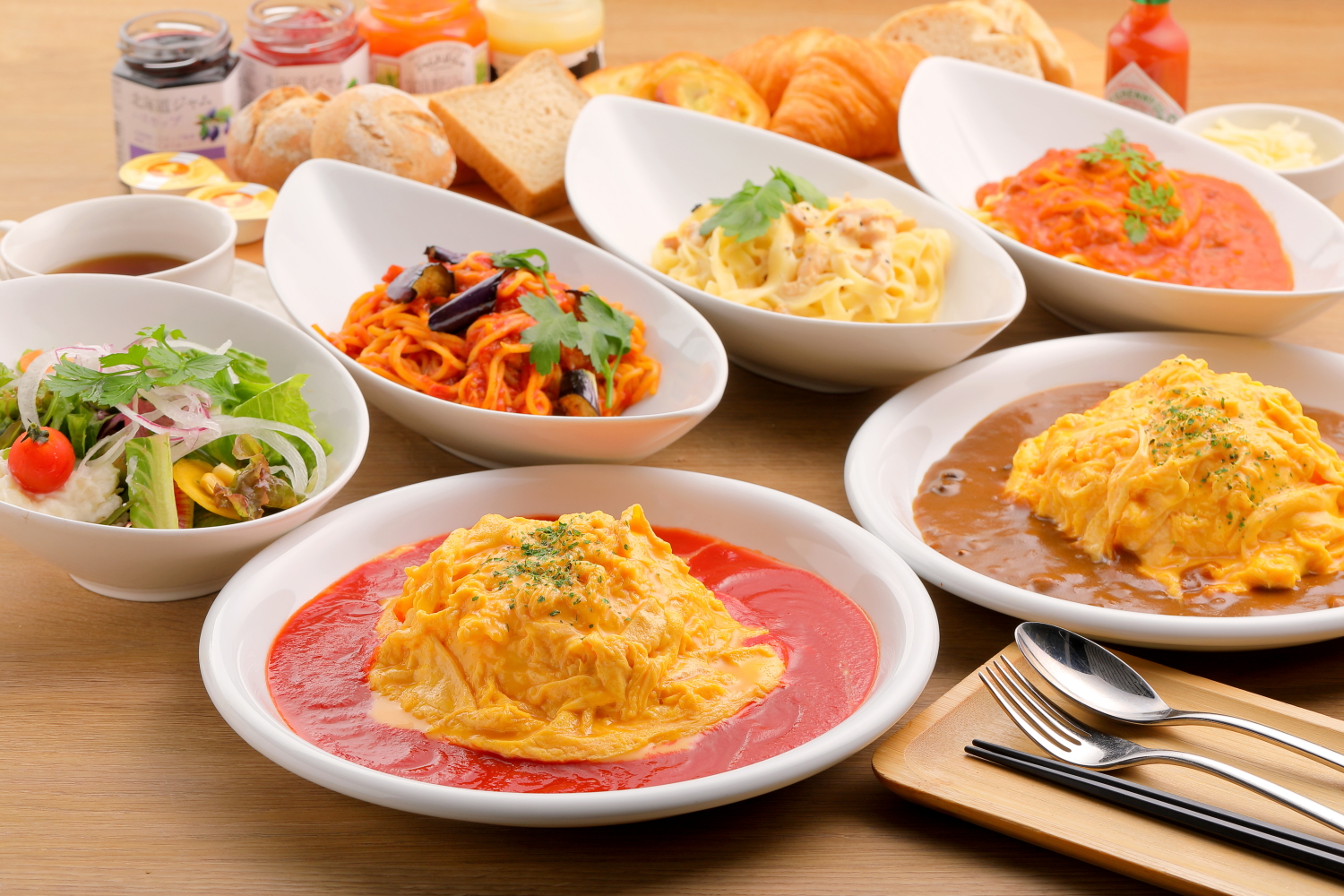 選べるメイン料理＆サラダバー+パン+セルフカフェのセット 